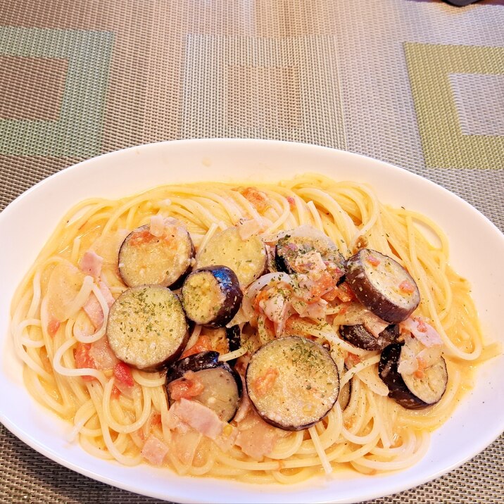 なすとベーコンのトマトクリームパスタ